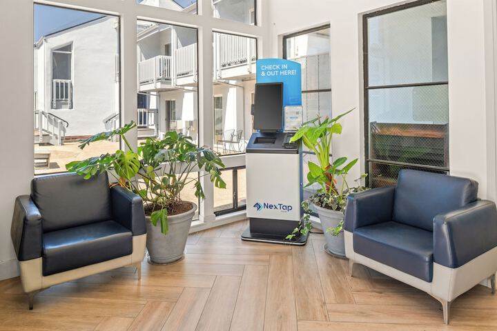 Check-in/check-out kiosk