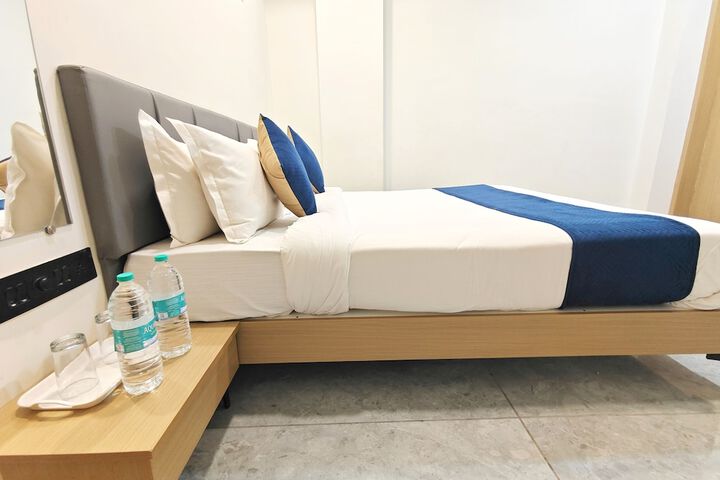Room 8 of 20