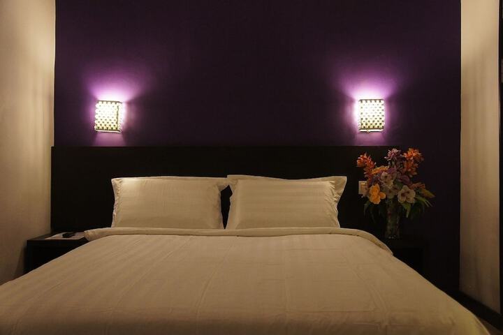 Room 11 of 24
