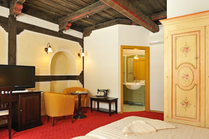 Room 2 of 45