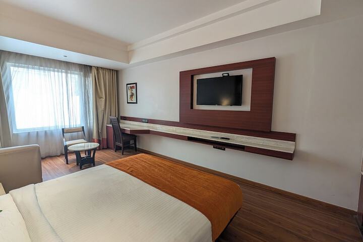 Room 9 of 15