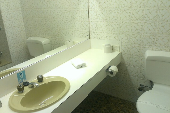Room 24 of 38