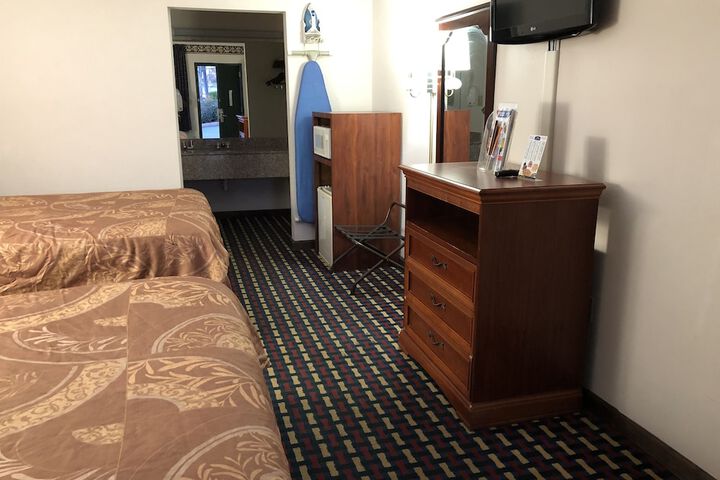 2 Double Beds (8 of 10)