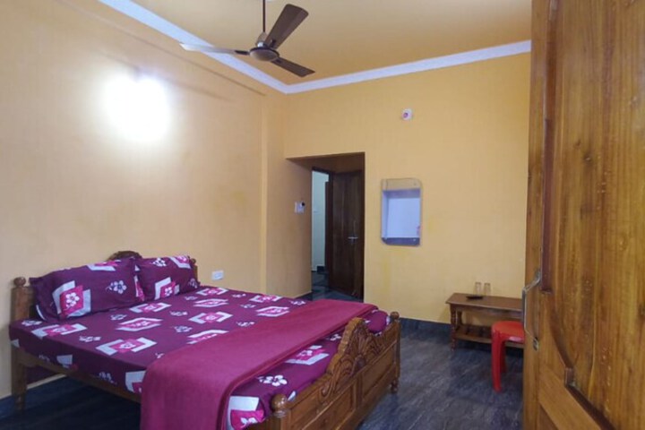 Room 7 of 16