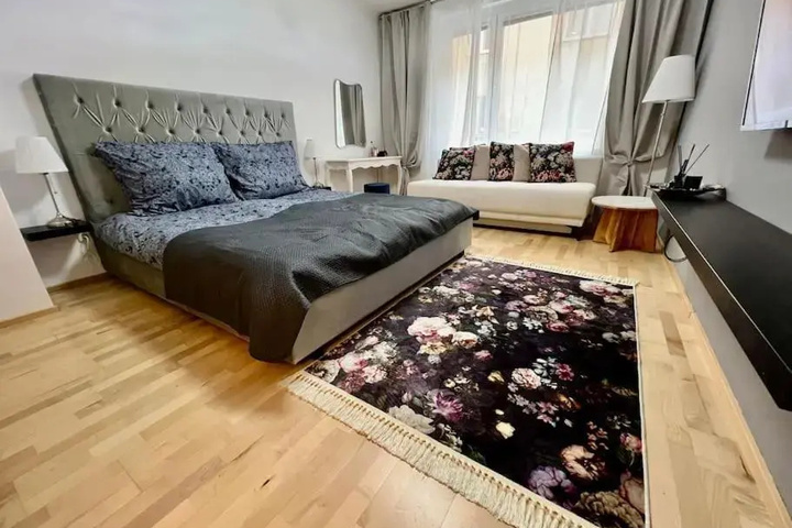 Room 3 of 7