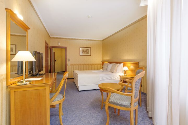 Room 30 of 82