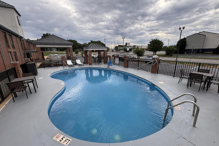 Pools & Facilities