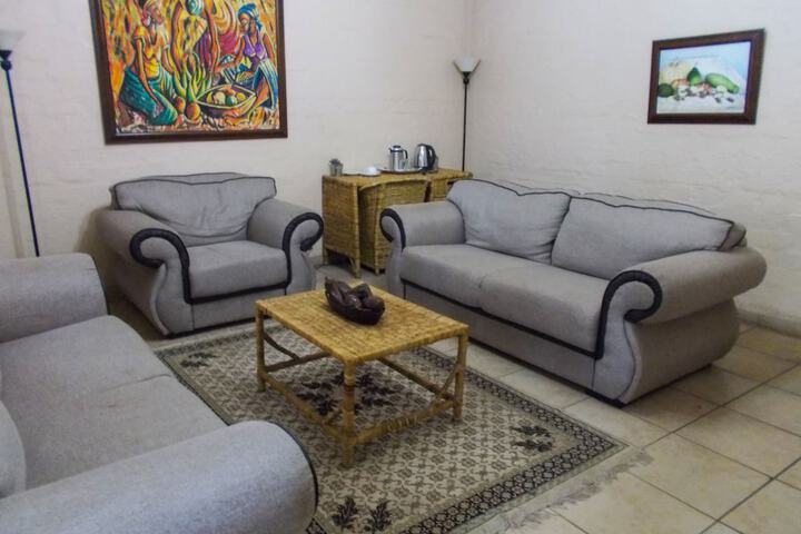 Lounge 26 of 37