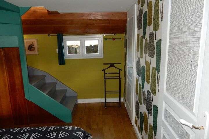 Room 12 of 122