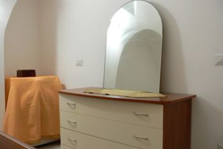 Room 11 of 18