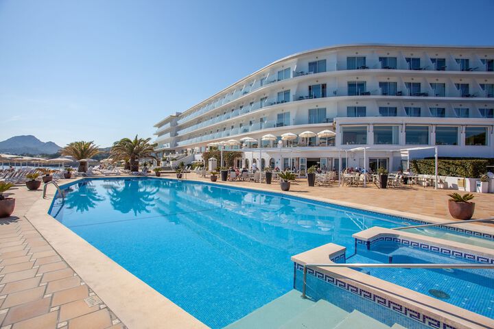 Hotel with Pool
