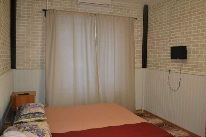 Room 10 of 12