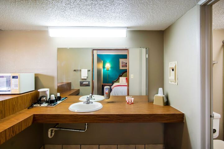 Room 43 of 57