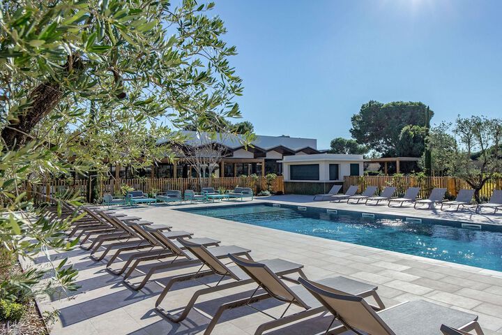 Hotel Pool