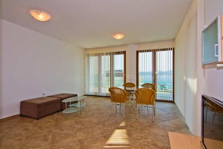 Room 7 of 25