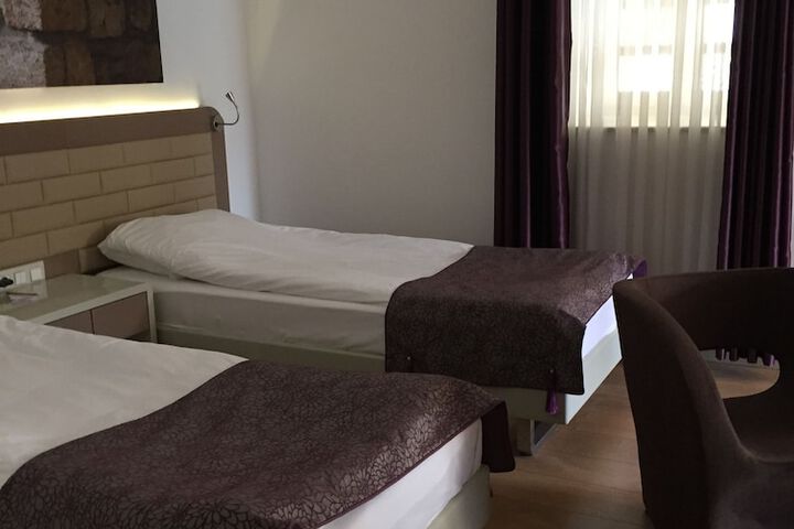 Room 6 of 113