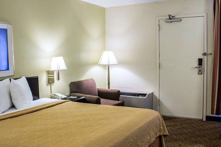 1 King Bed (14 of 21)