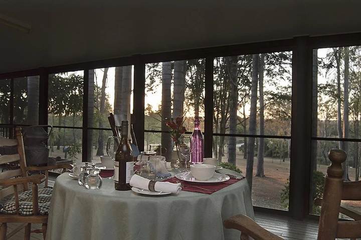 Dining 9 of 11