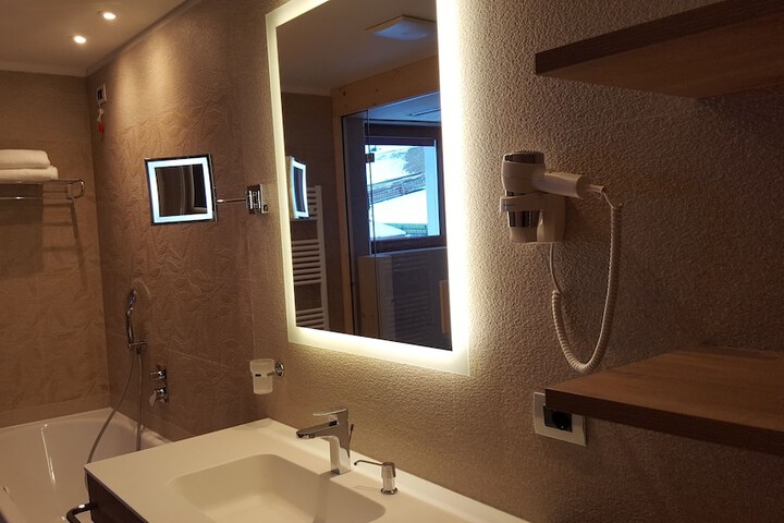 Room 48 of 111