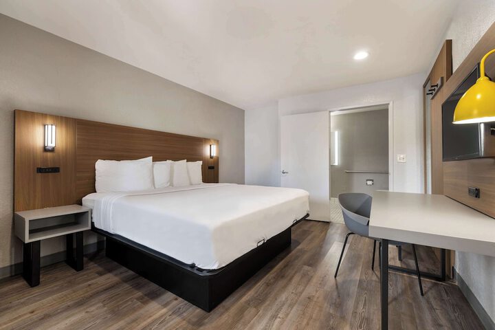 1 King Bed (7 of 11)