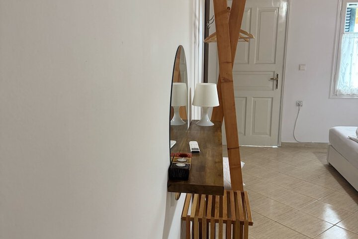 Room 4 of 11