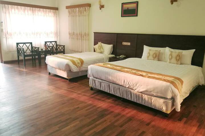 Room 6 of 25
