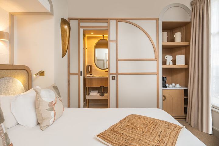 Room 8 of 35