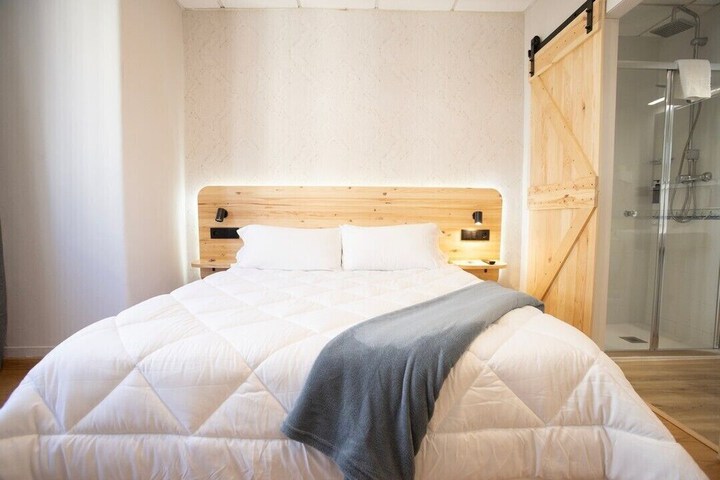Room 2 of 34
