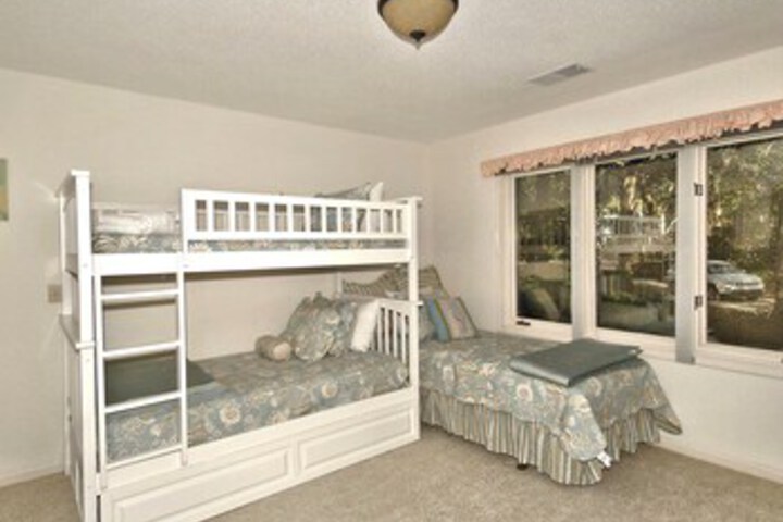 Room 18 of 23