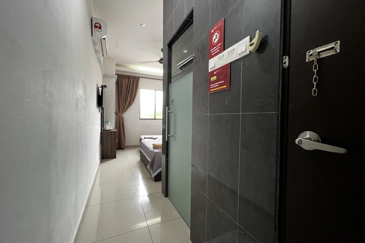 Room 9 of 15