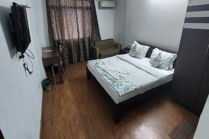 Room 29 of 64