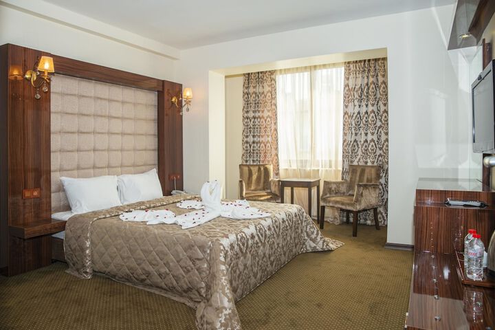 Room 9 of 36