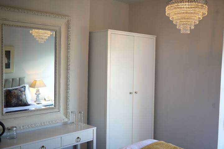 Room 21 of 165