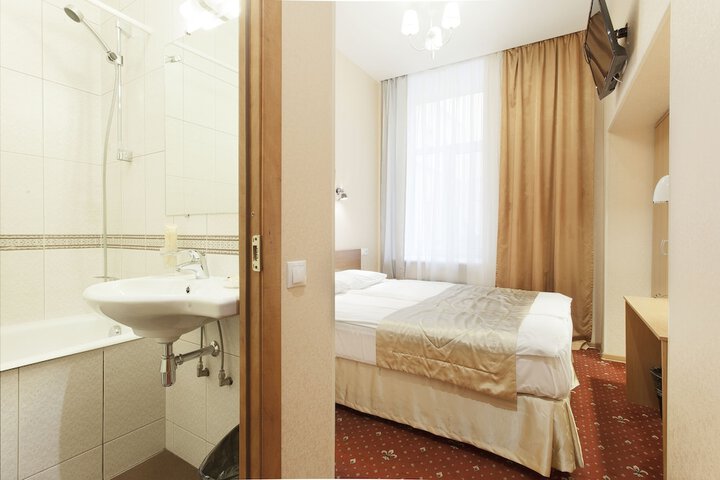 Room 28 of 41
