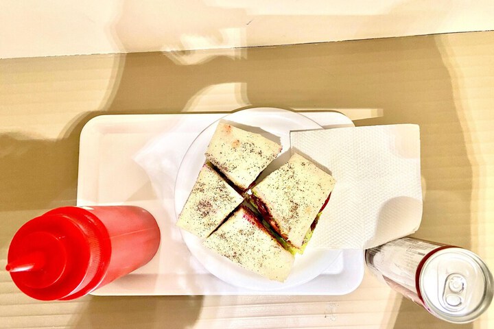 Dining 30 of 43