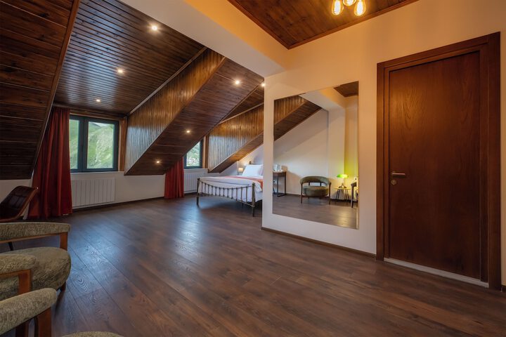 Room 10 of 62