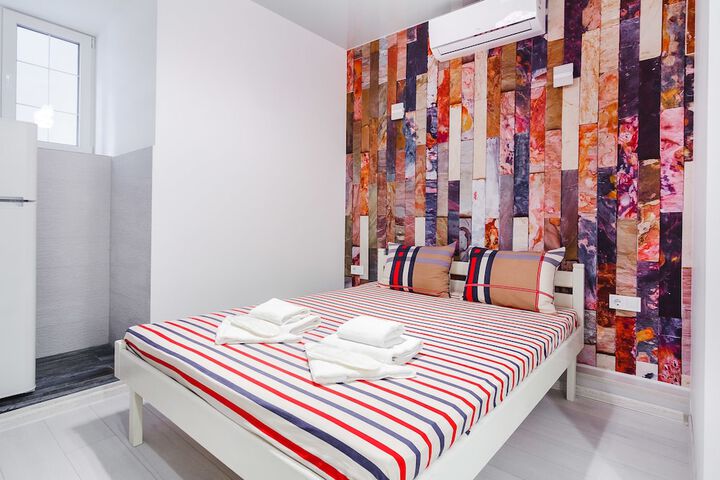 Room 3 of 70