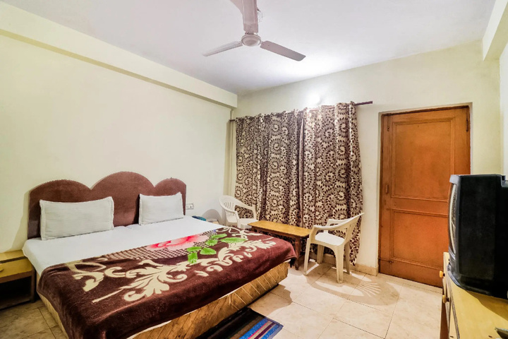 Room 4 of 5