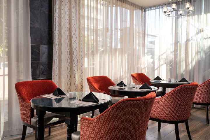 Dining 60 of 112