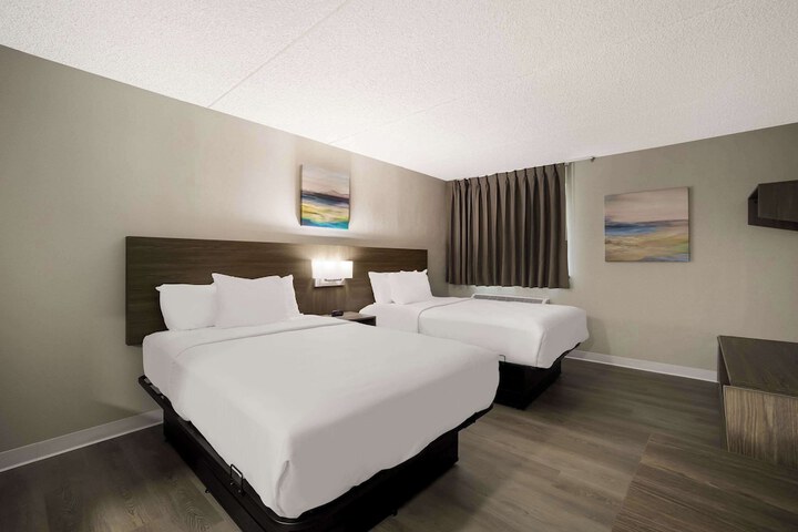 2 Double Beds (5 of 10)