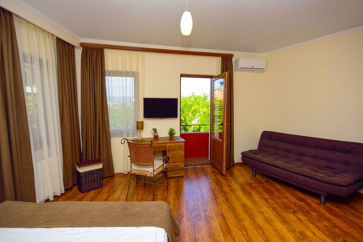 Room 15 of 51