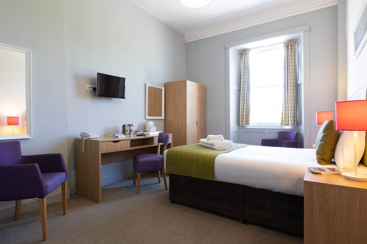 Room 43 of 100