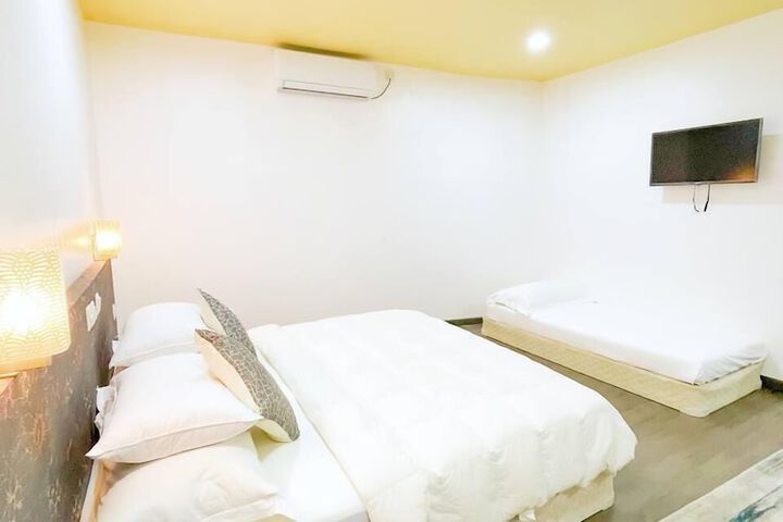 Room 2 of 16