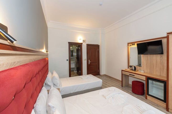 Room 16 of 76