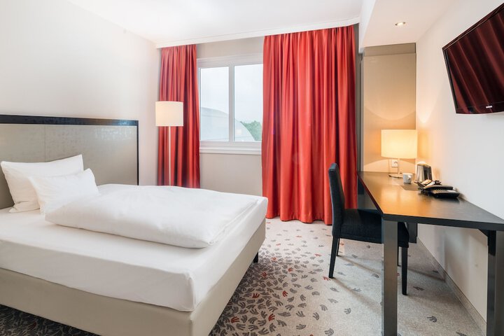 Room 16 of 47