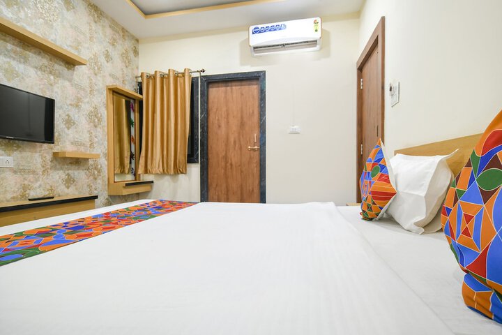 Room 25 of 29