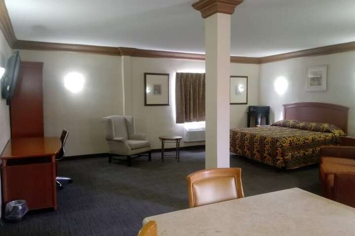 Room 11 of 77