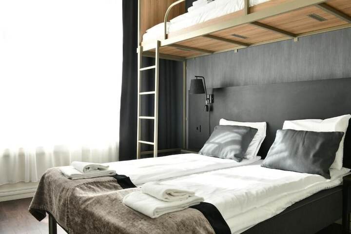 Room 32 of 64