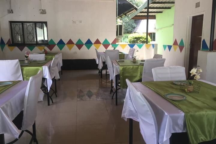 Dining 6 of 9