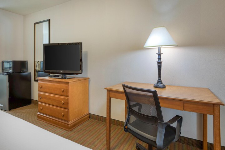 Room 8 of 35